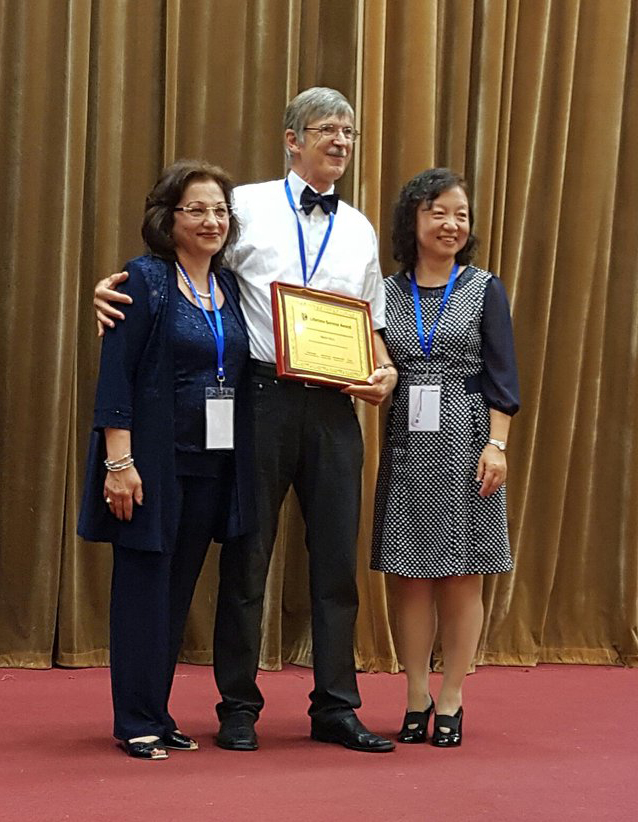 Martin Glinz is presented RE Conference Lifetime Service Award 2016 at RE'16