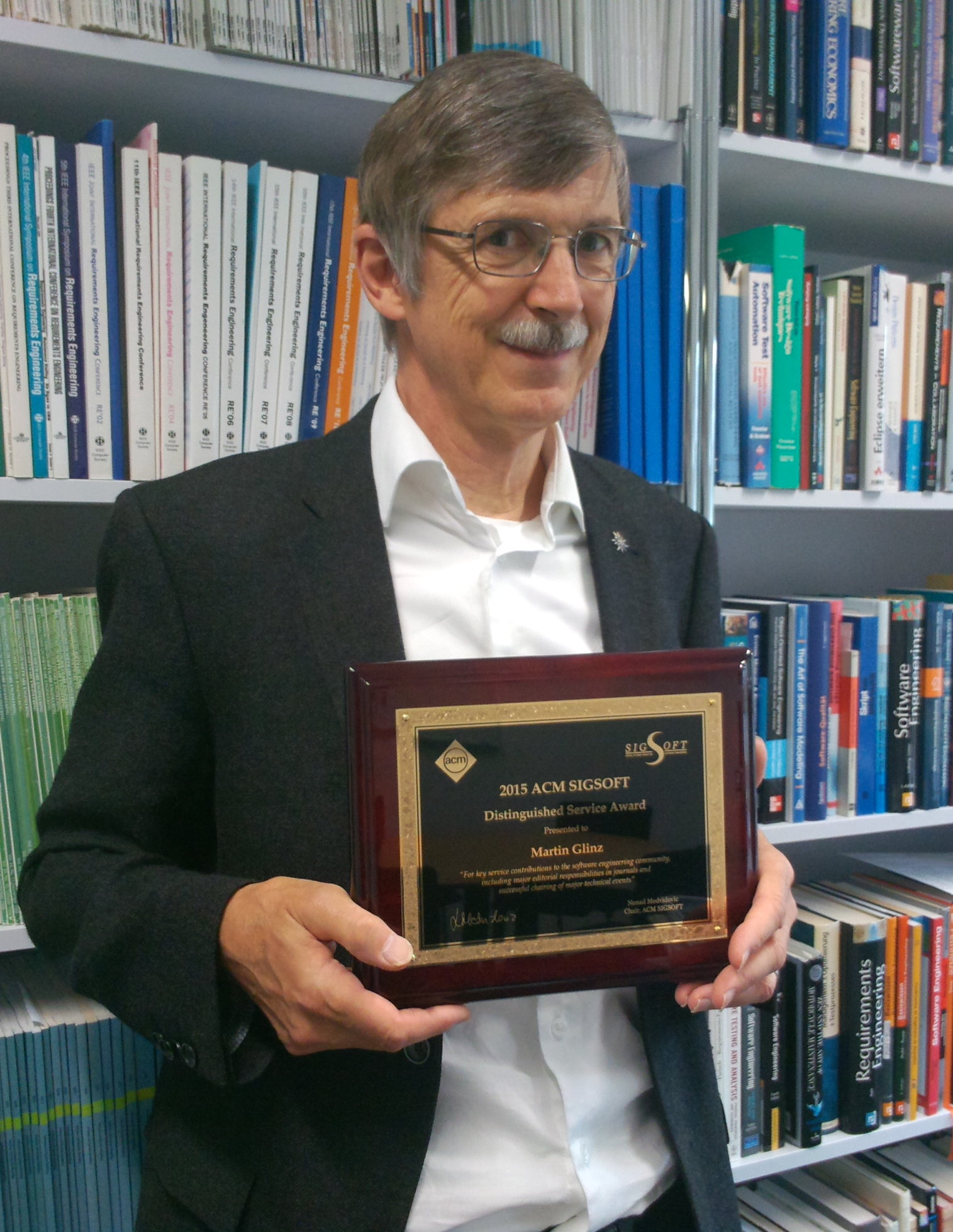 Martin Glinz showing his ACM SIGSOFT Distinguished Service Award